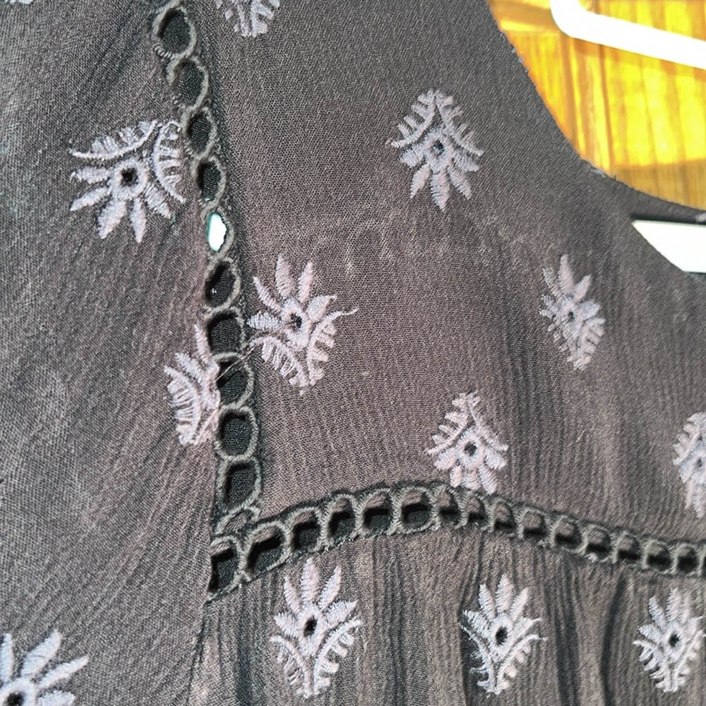 4” wide lace on eyelet gauze type fabric - Picture 4 of 7